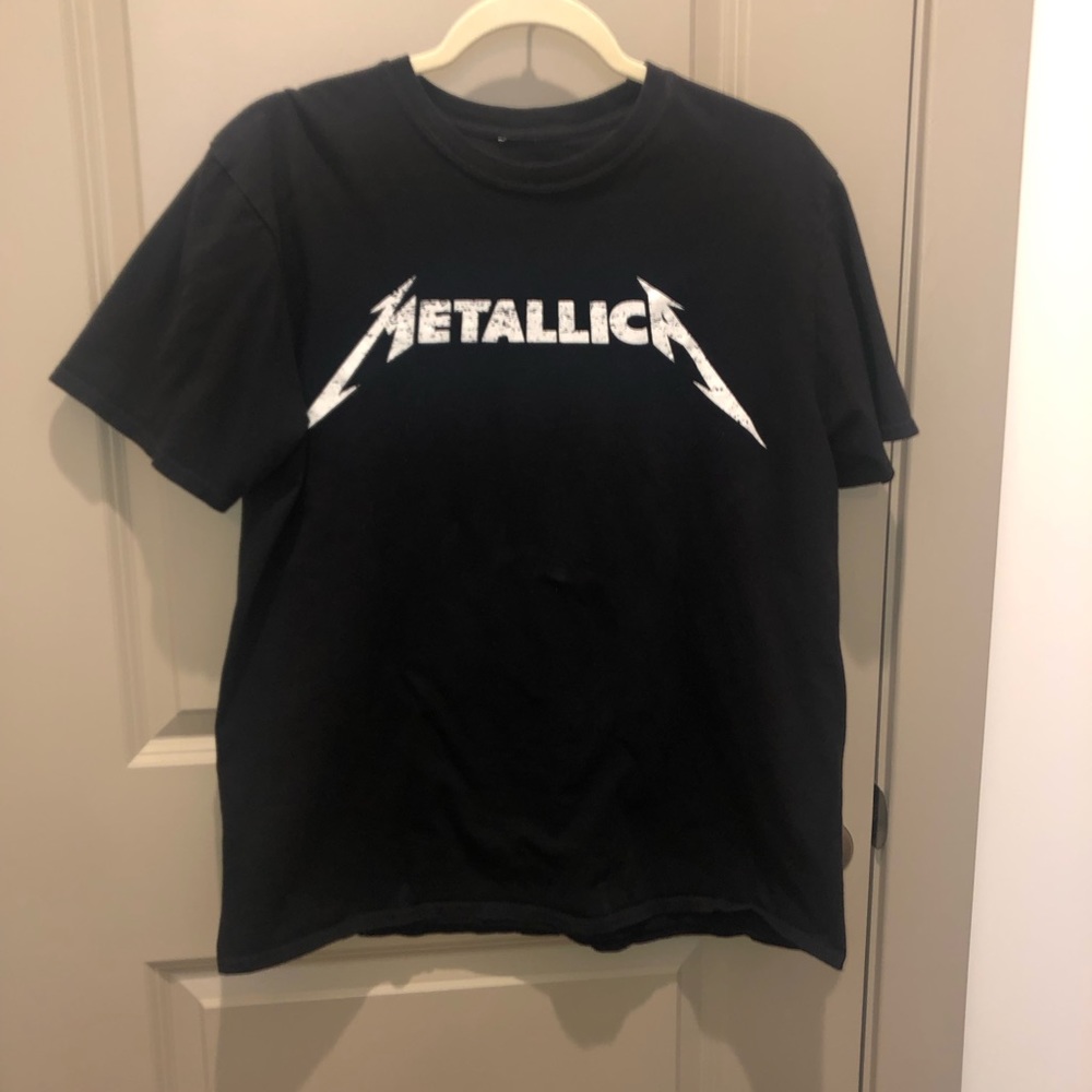 Men’s Distressed Metallic t-shirt Black Size Medium